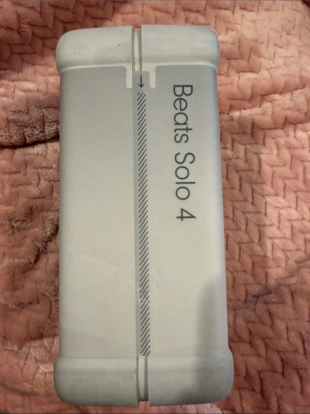 Beats by Dre Beats Solo 4 Headphones - Black on White Case
